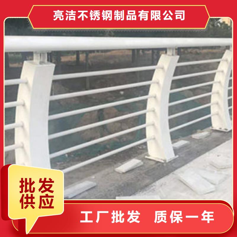 桥上的防撞护栏