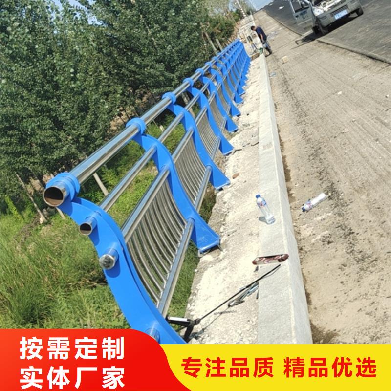 氟碳漆喷塑河道防撞护栏做工精良