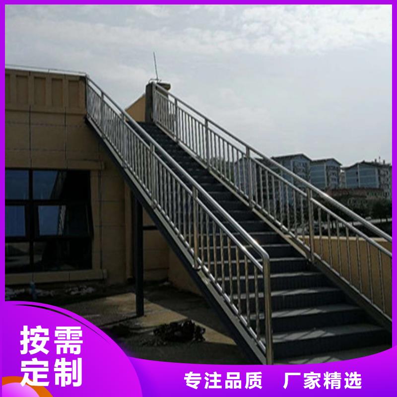 Q235C桥梁防撞栏杆具有良好的自洁性展鸿护栏质量可靠