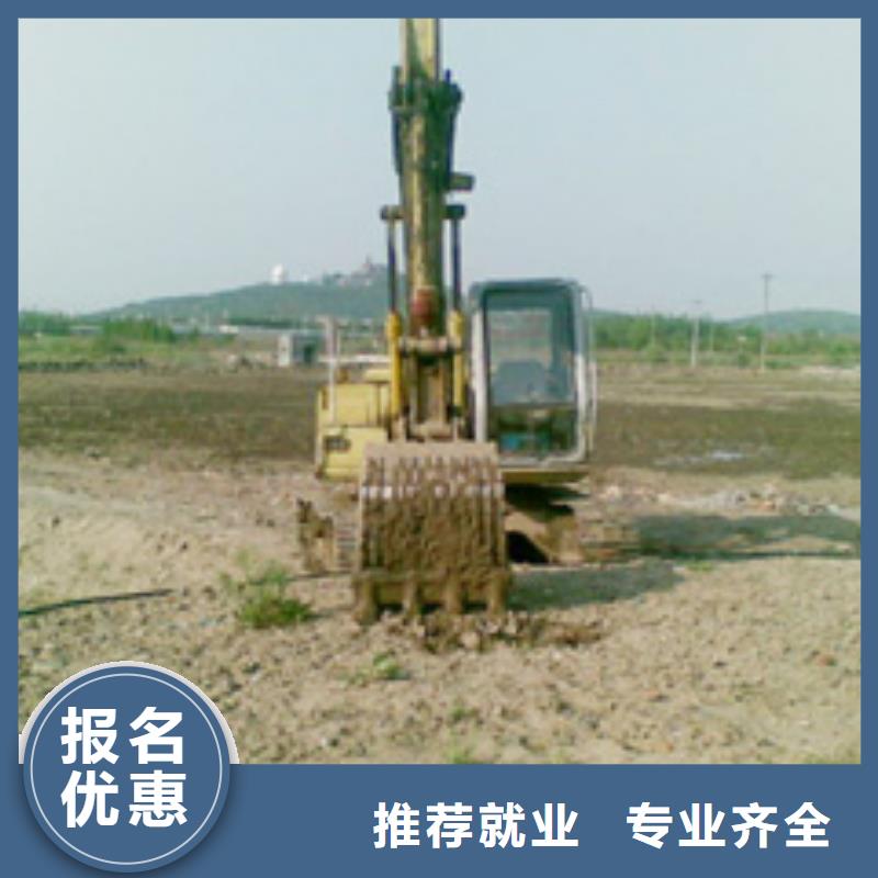 到虎振学钩机挖掘机驾驶品牌学校包就业
