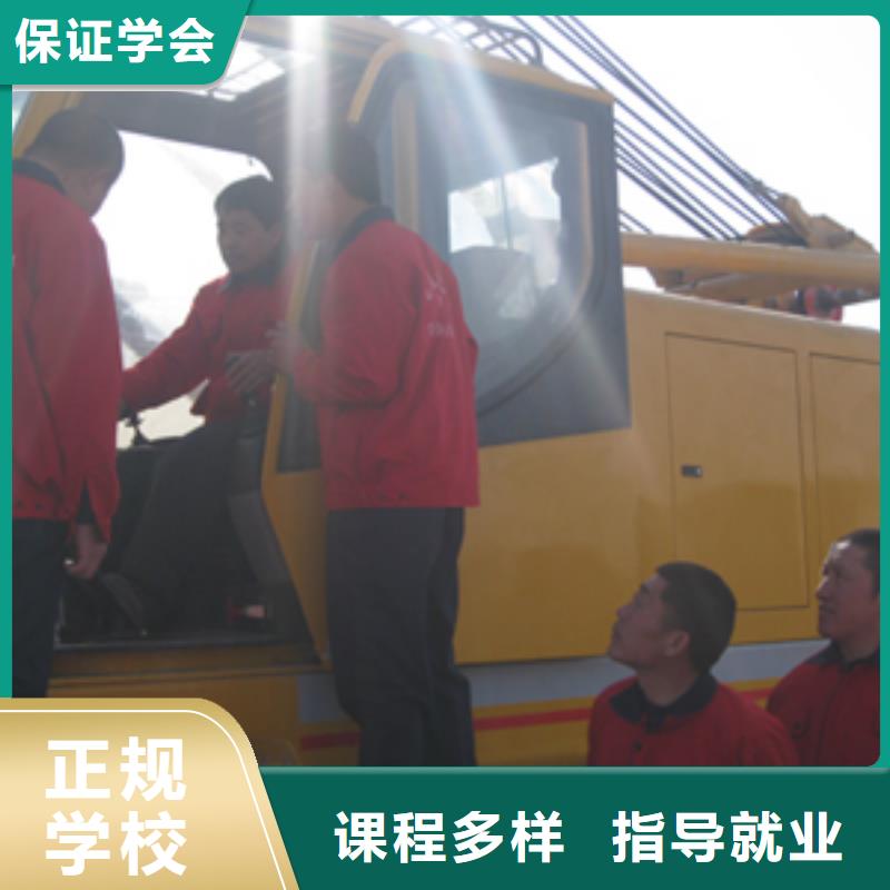 学挖掘机钩机人选虎振技校就业好设备好
