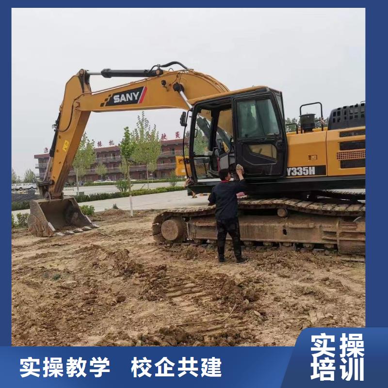 学钩机挖掘机人去虎振设备好就业好