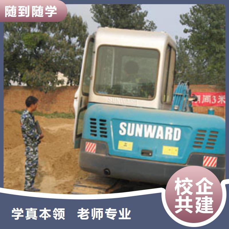学钩机挖掘机人去虎振设备好就业好