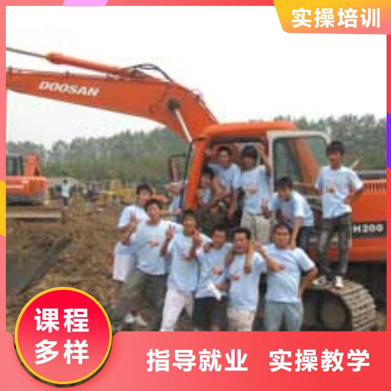 选虎振学钩机挖掘机驾驶能挣大钱就是硬道理