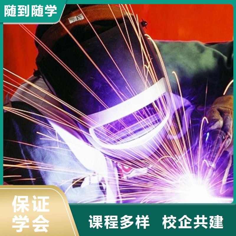 去虎振学校学二保焊氩弧焊实训车间大设备好