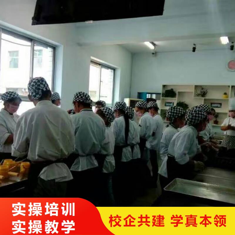 【虎振中西糕点学校】挖掘机培训师资力量强
