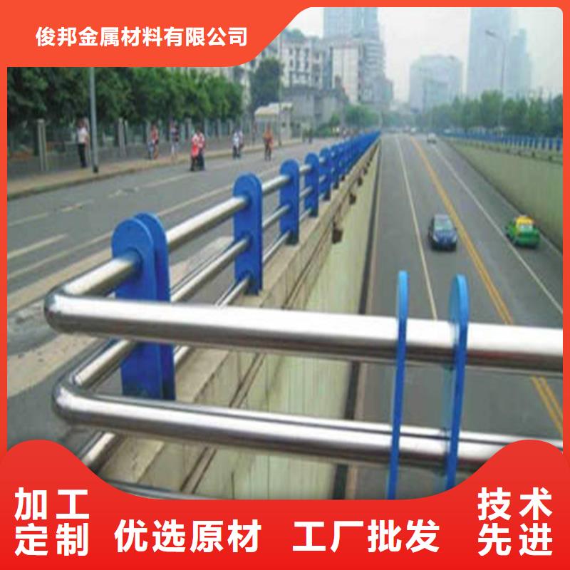 桥梁护栏焊接工厂实拍