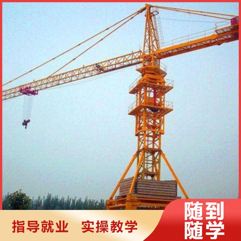 虎振挖掘机专修学校挖掘机挖沟机技校有哪些