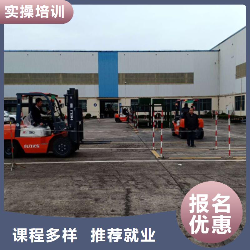 虎振挖掘机学校报名电话挖掘机挖土机短期培训