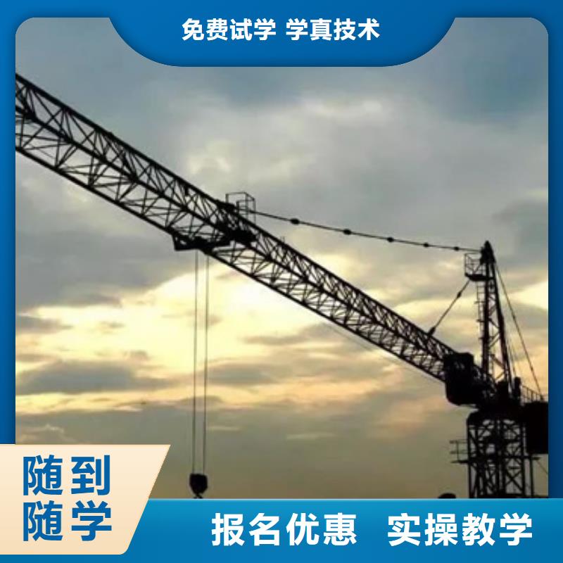 虎振挖掘机专修学校学挖掘机挖沟机费用多少