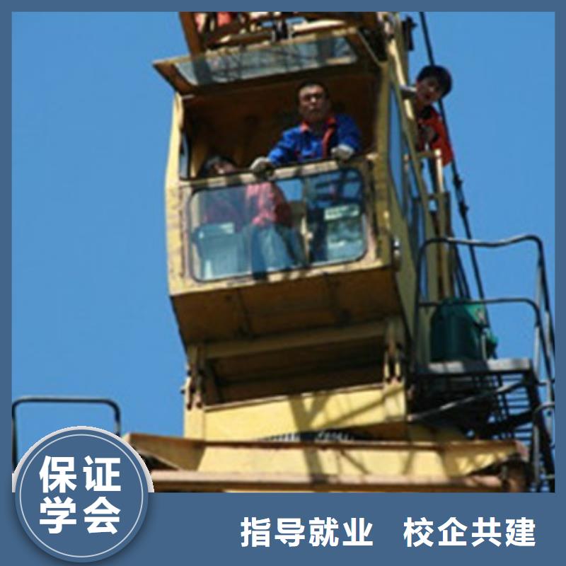 迁安学挖掘机钩机要花多少钱哪里可以学挖掘机挖铙机