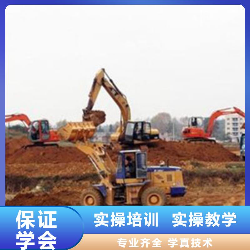 学挖掘机学挖沟机的学校学期短下证快虎振学校