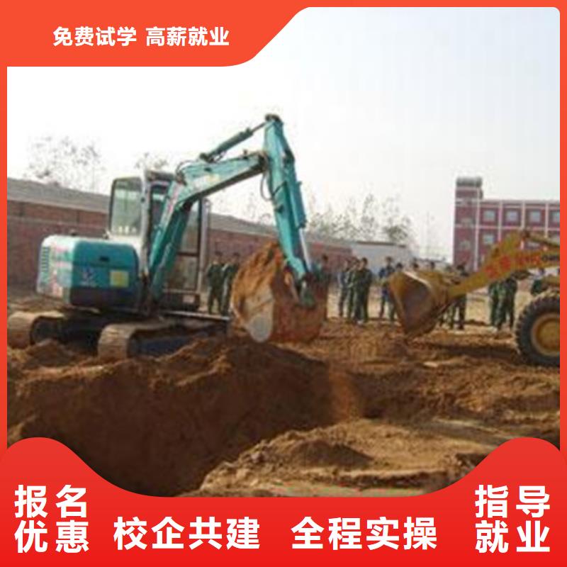 卢龙学挖掘机钩机学费多少钱学习挖掘机钩机技术的学校
