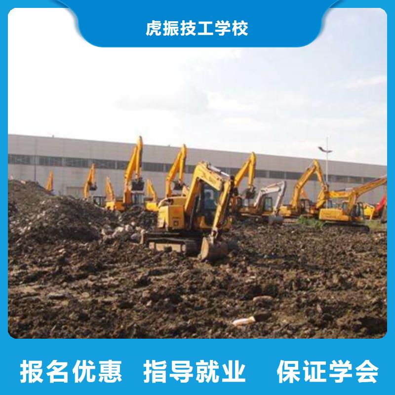 满城附近的叉车铲车培训学校场地大车辆多上机时间长