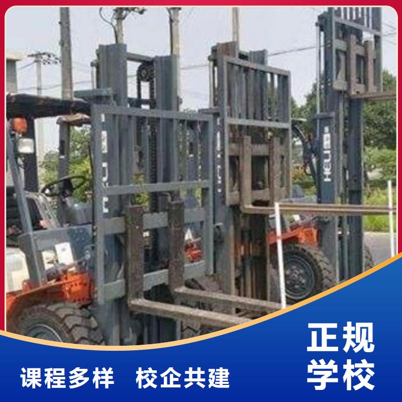 清苑装载机学校学期学费全天上车实训为主