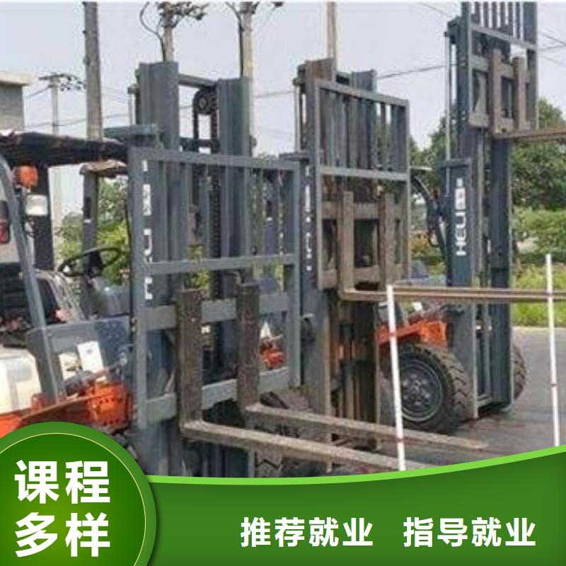 望都虎振铲车装载机培训学校教练手把手教学