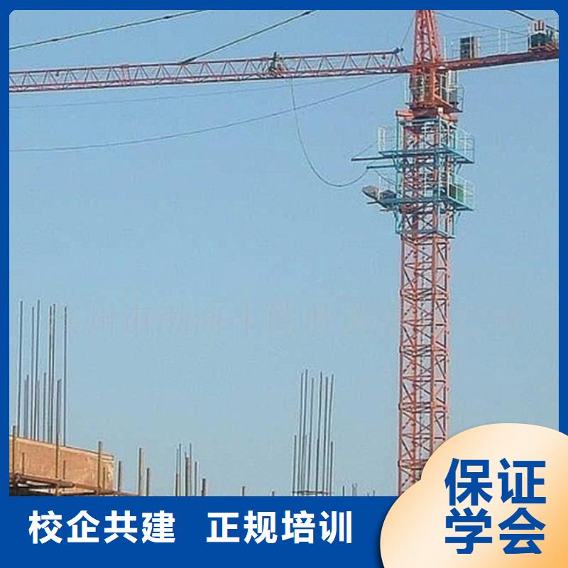 满城附近的叉车铲车培训学校场地大车辆多上机时间长