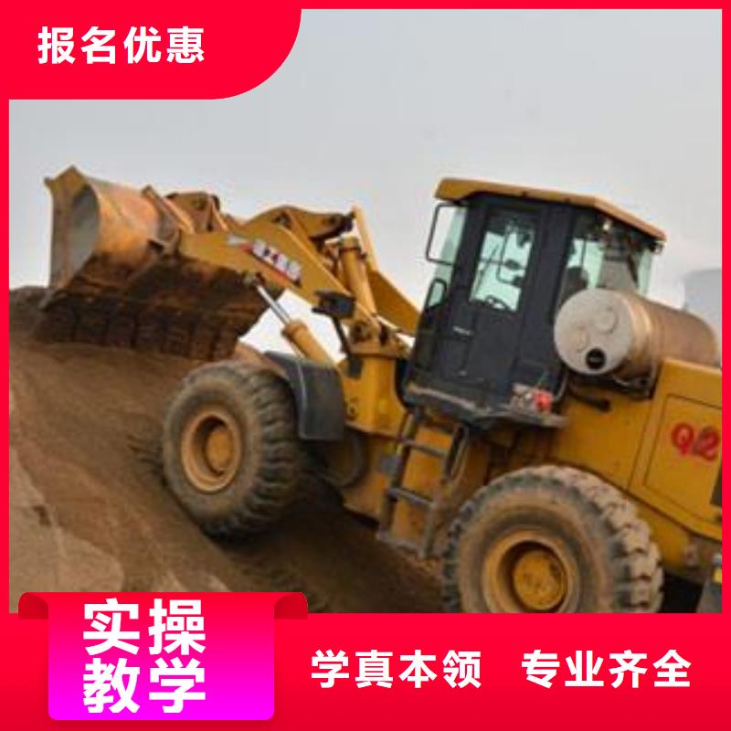 安国学铲车装载机来虎振学校全天上车实训为主