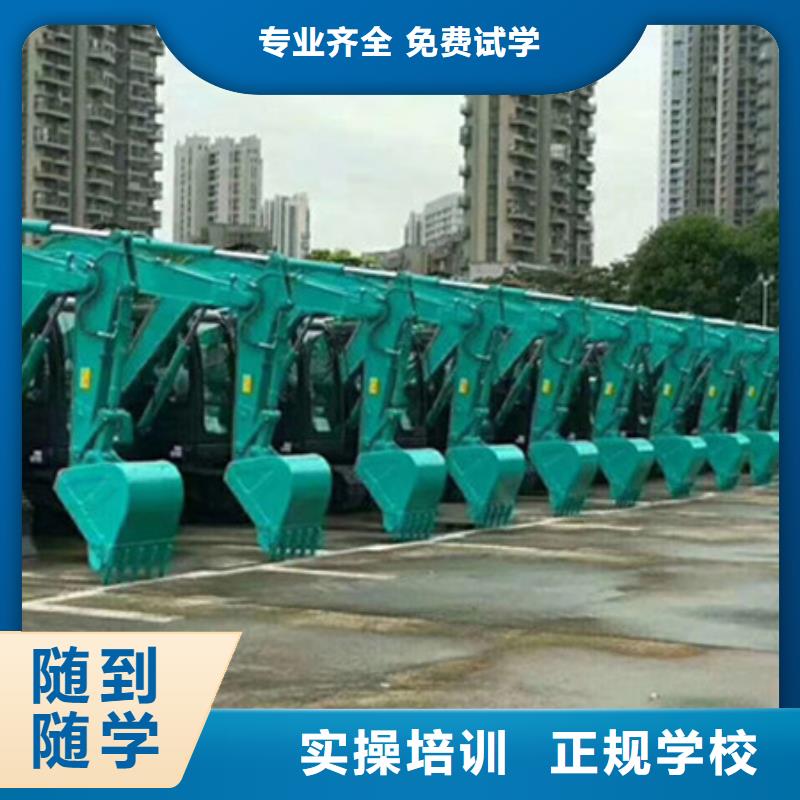 哪个塔吊叉车驾驶学校好学塔吊叉车就到虎振学校