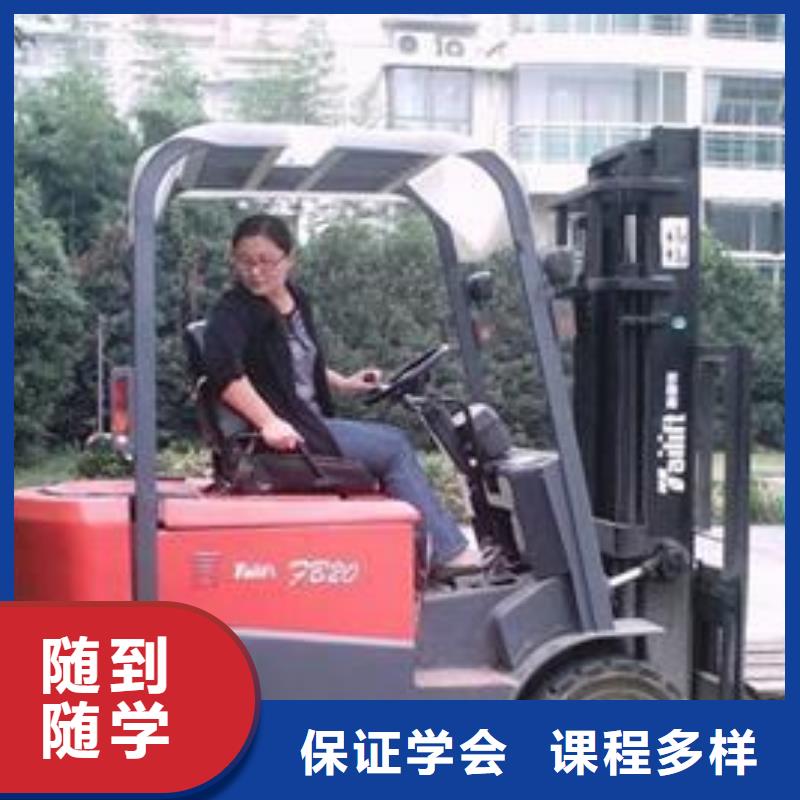 哪个驾校有塔吊叉车培训虎振学校专业