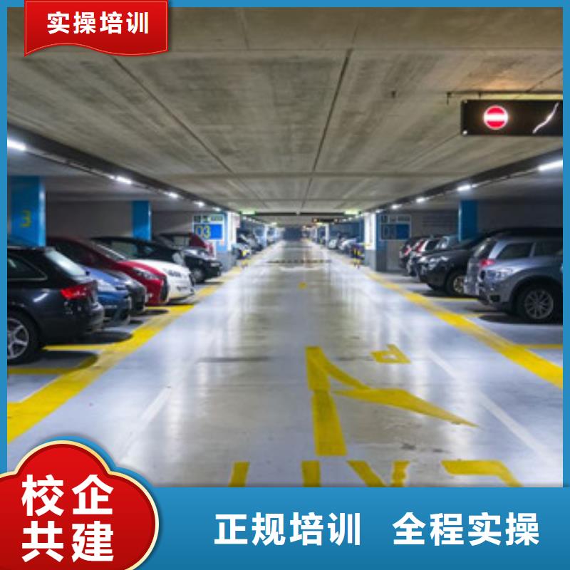 学汽车美容装具去哪里好汽车钣金喷漆短期培训班随时免费回校深造