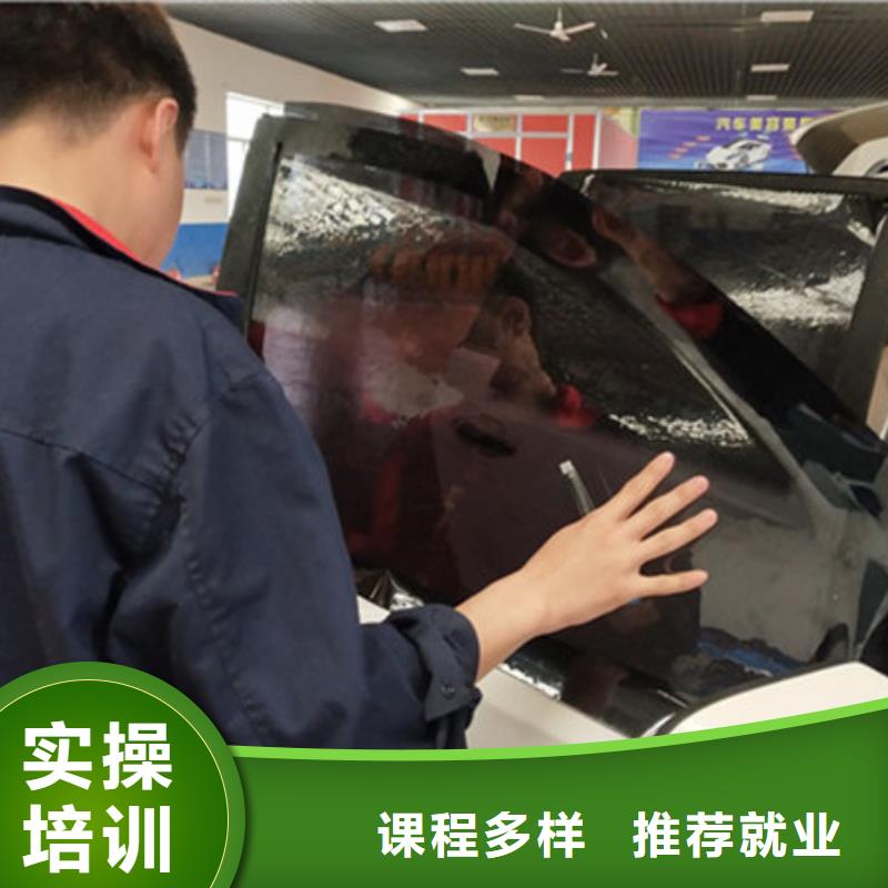 哪个技校能学汽车美容装具汽车钣金喷漆培训学校场地大设备新