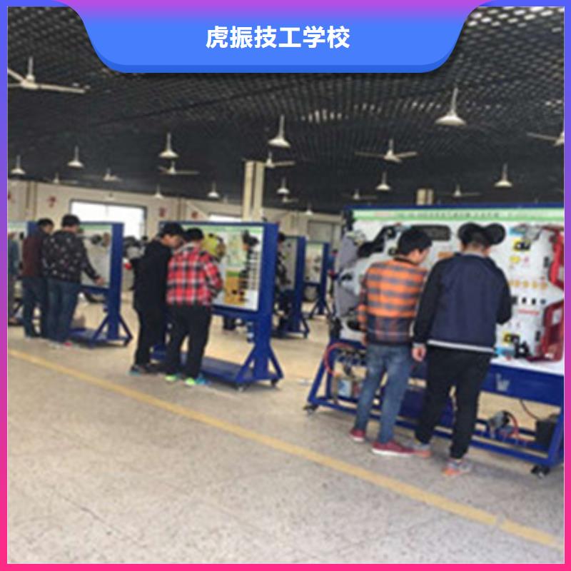 临漳学汽车钣金喷漆学费多少男孩子学什么技术好