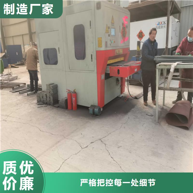 桥上的防撞护栏质量很靠谱