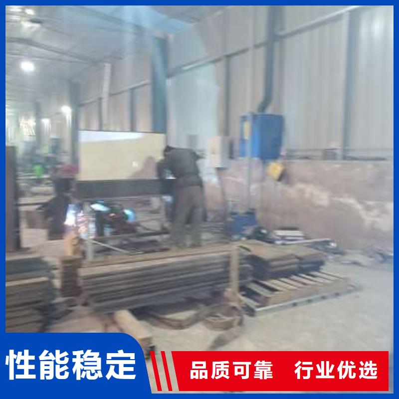 桥上的防撞护栏品质过硬