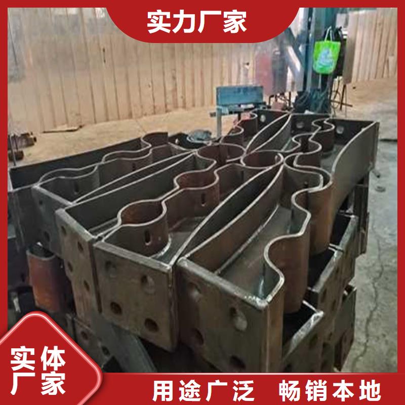 常年供应公路灯光护栏-大型厂家