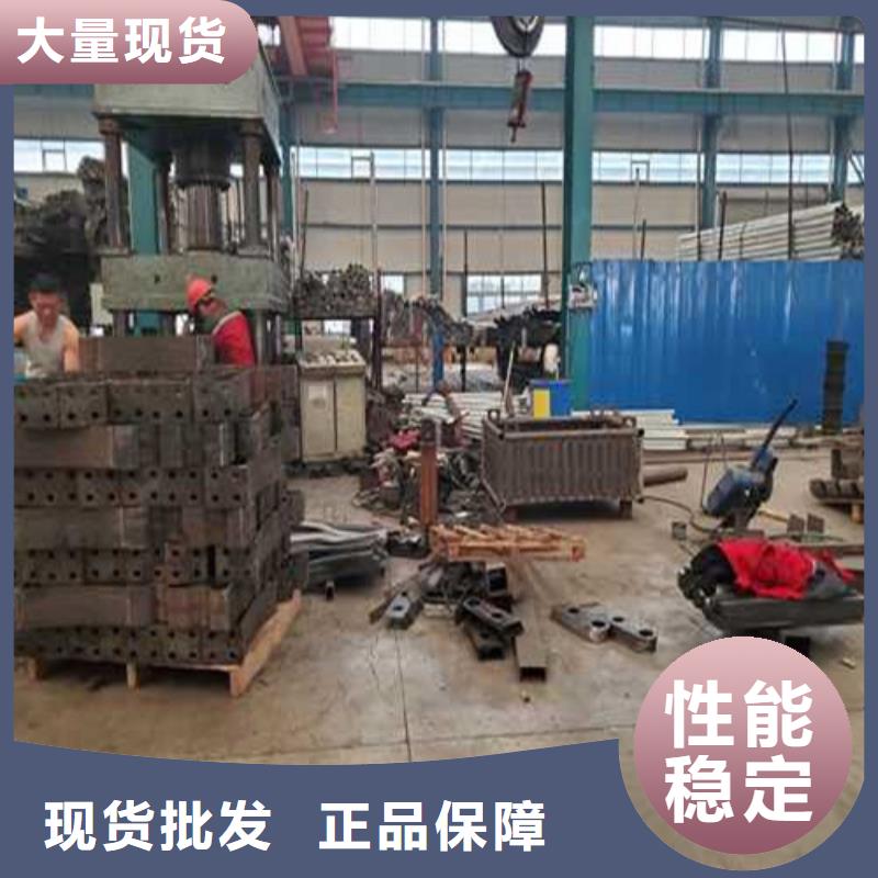可定制喷漆人行道防撞护栏的厂家