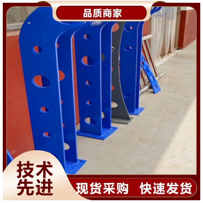 q235不锈钢复合管绿洲护栏价格中等偏低，适合大面积采用。
