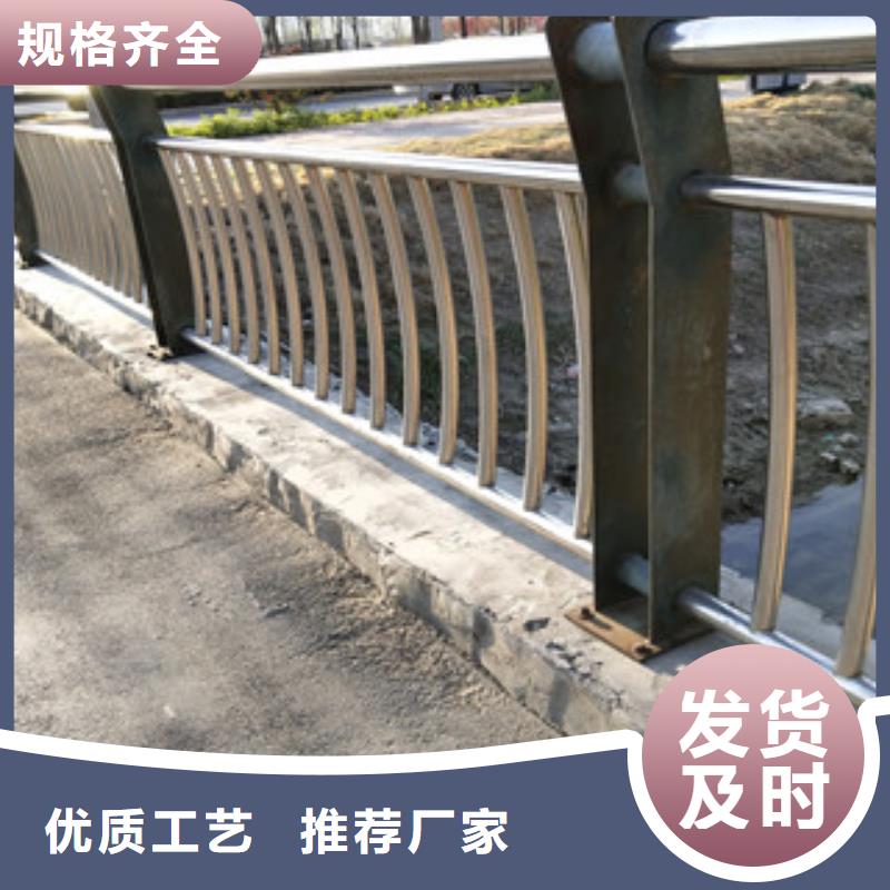q235不锈钢复合管绿洲护栏价格中等偏低，适合大面积采用。