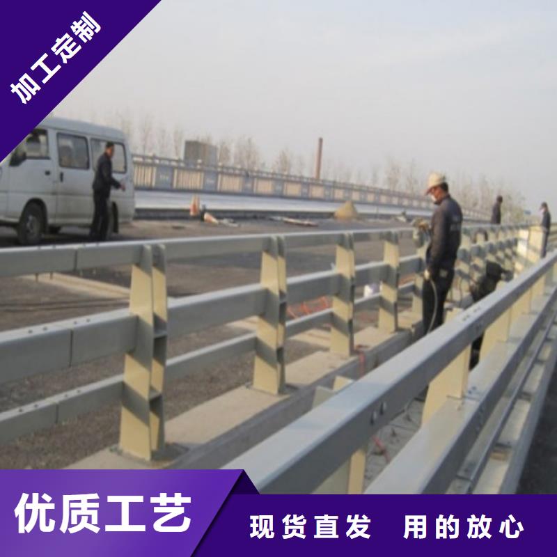 道路两侧护栏自洁性好