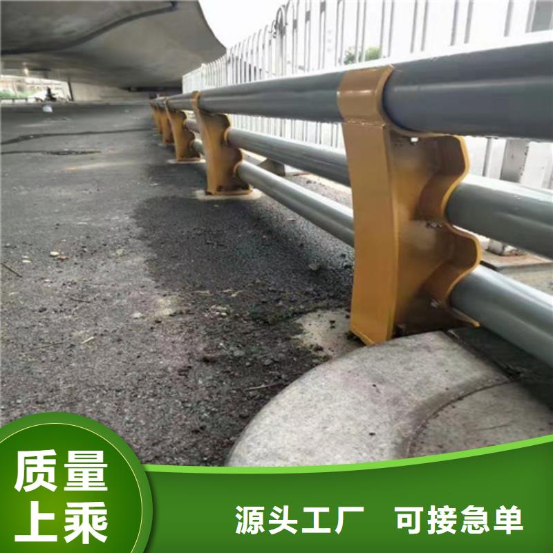 道路护栏国道抗冲击围栏打造好品质