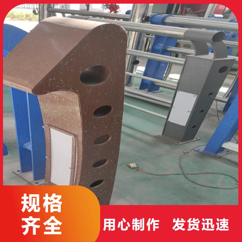 防撞桥梁护栏附近