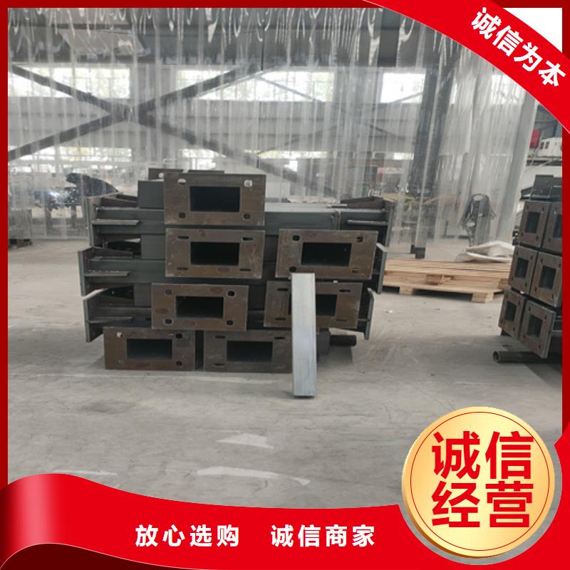 桥梁锌钢护栏附近
