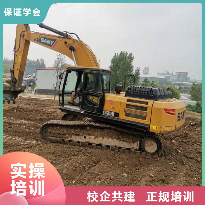 挖掘机学校_哪个技校有汽修专业手把手教学