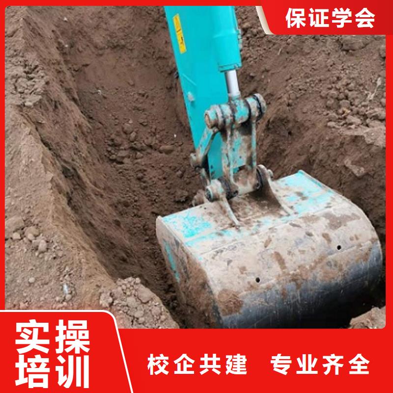 曲阳挖掘机驾驶学校什么时候招生给不给发