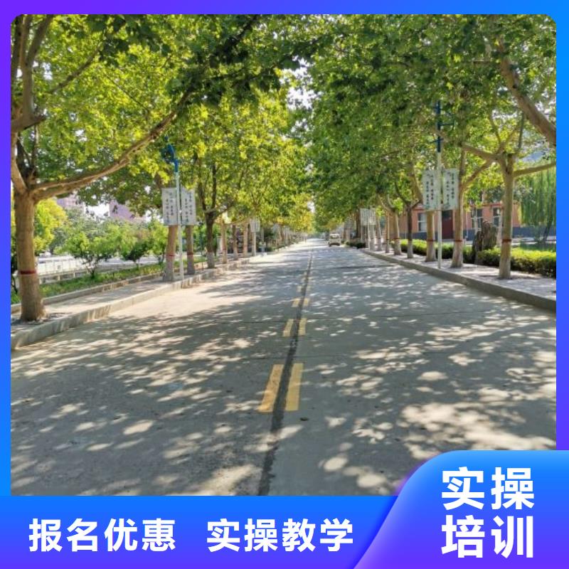 容城钩机技术学校怎么报名虎振技校现在还招生吗
