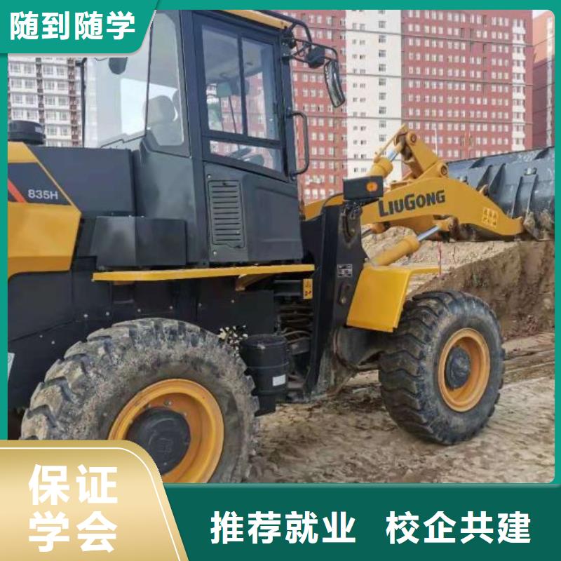 满城学开挖掘机一个月多少学费虎振技校现在还招生吗