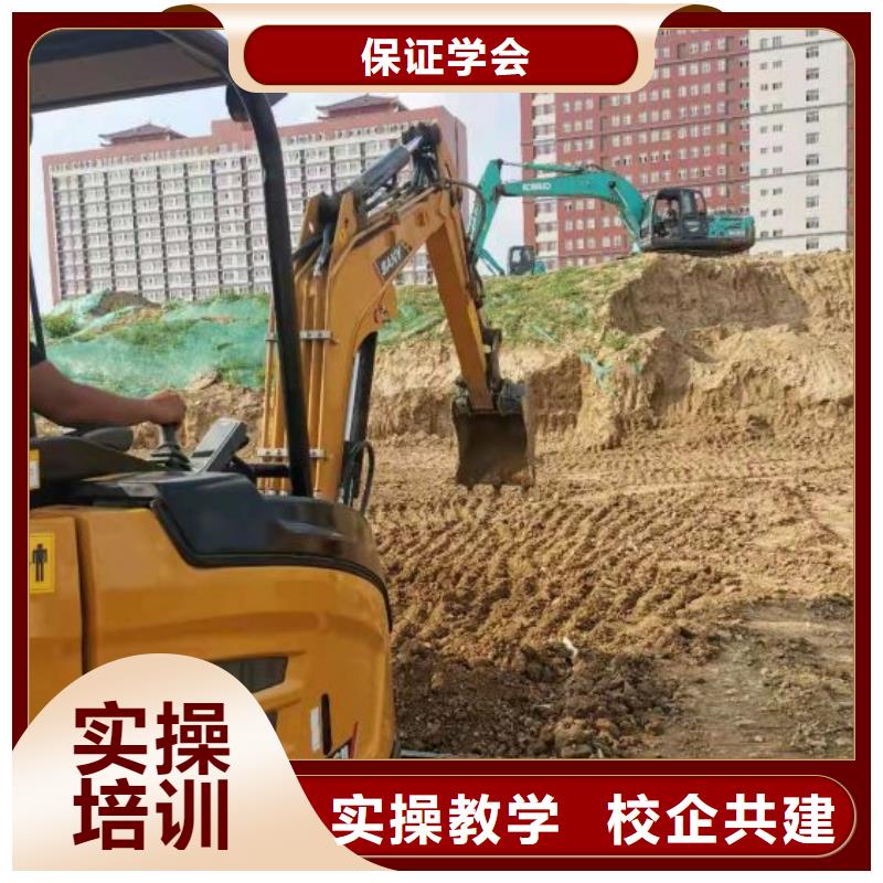 容城钩机技术学校怎么报名虎振技校现在还招生吗