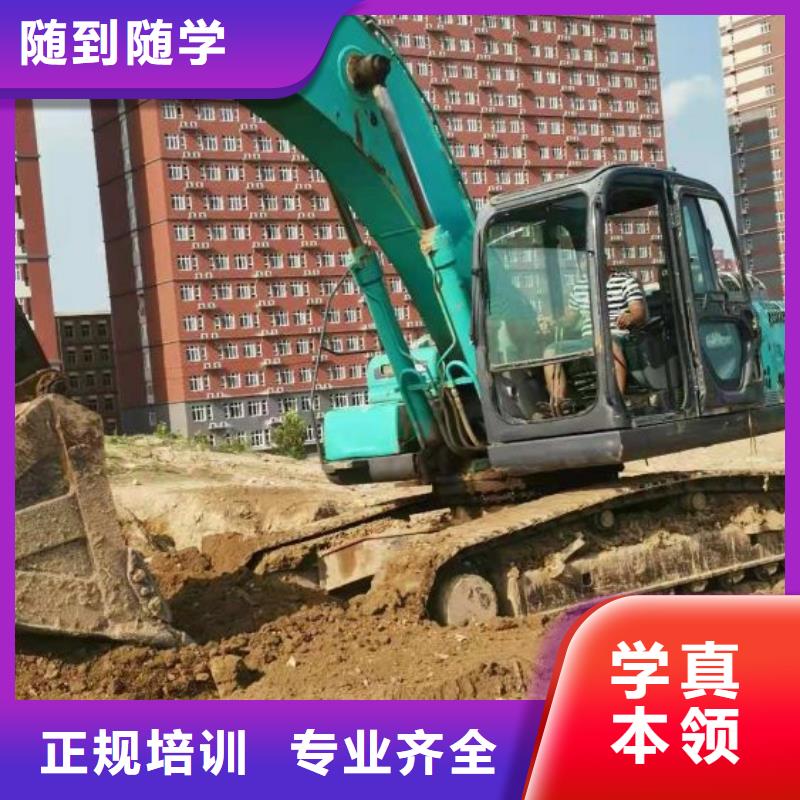 挖掘机技校学汽修学修车的技校实操培训
