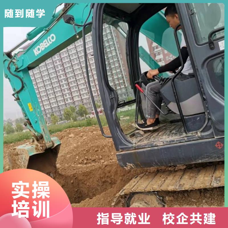 钩机培训学校虎振挖掘机学校实操培训