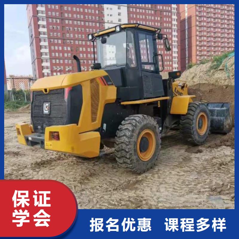 挖钩机技校哪家好虎振钩机培训学校