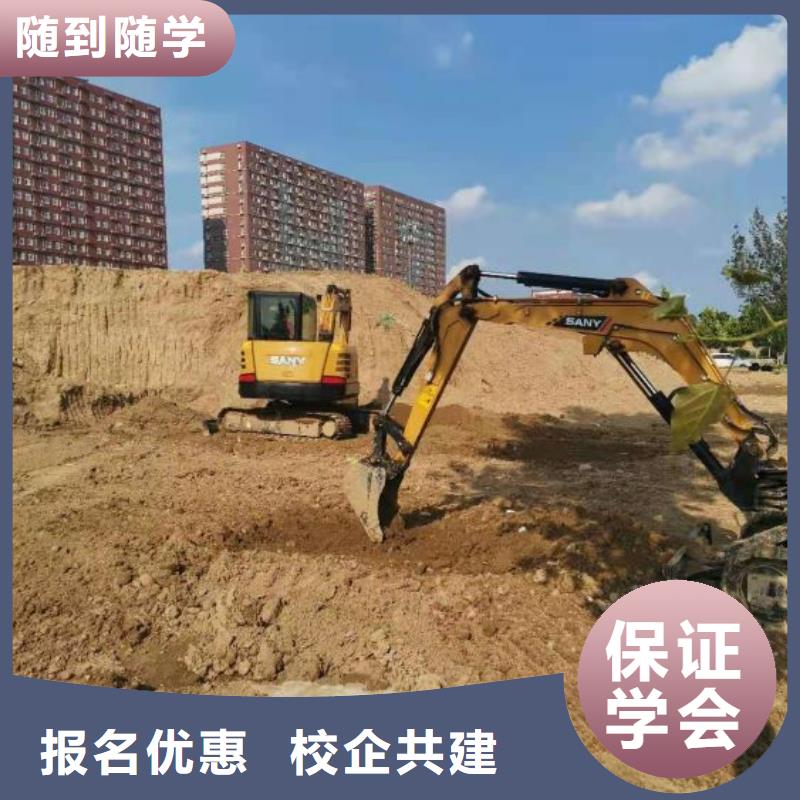钩机技校学费多少钱虎振钩机技校