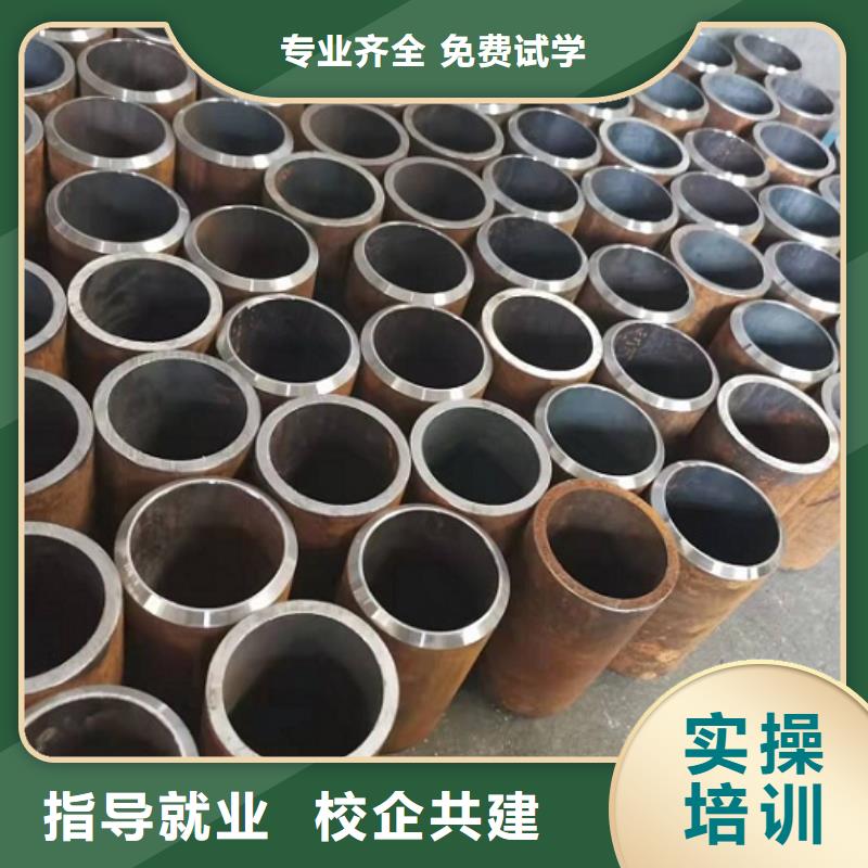 焊工学校挖掘机钩机培训学校哪家好就业不担心
