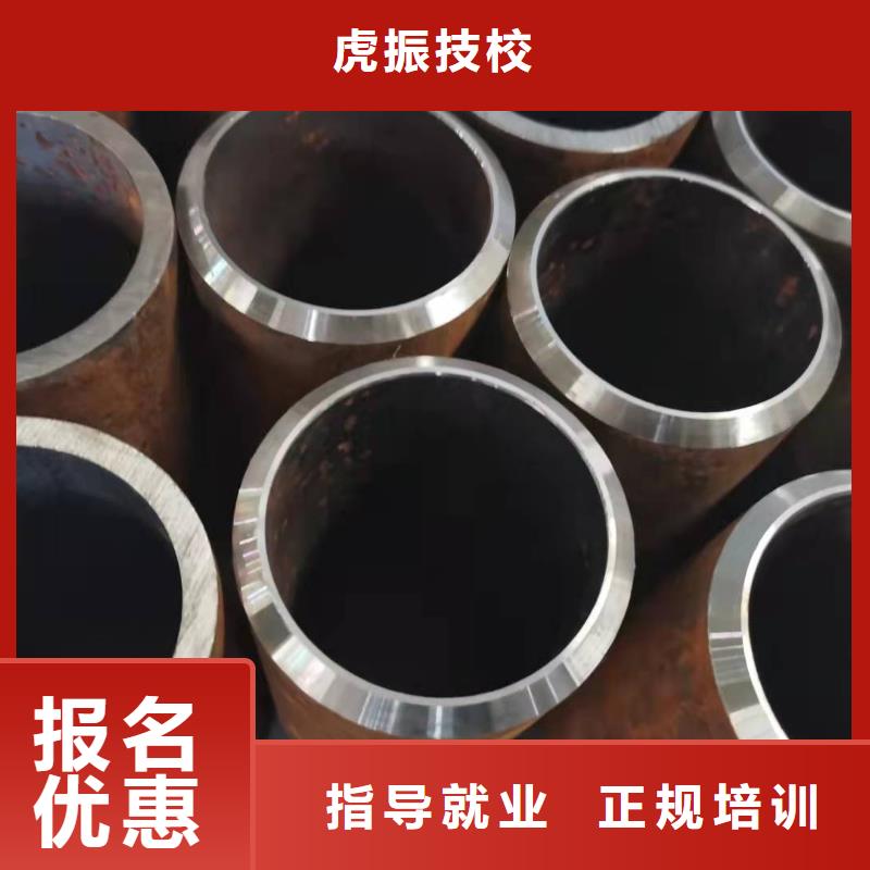 焊工学校挖掘机钩机培训学校哪家好就业不担心