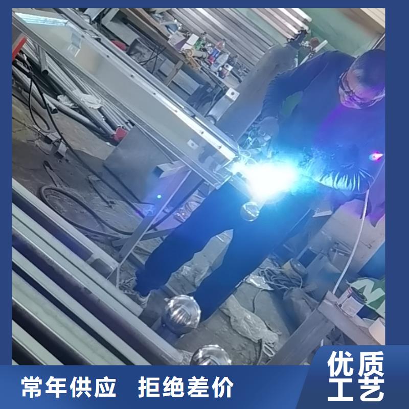 灯杆灯箱来厂考察