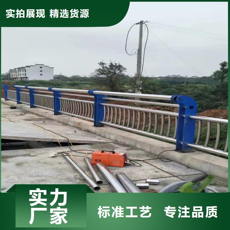 不锈钢景观仿木纹栏杆多年老厂